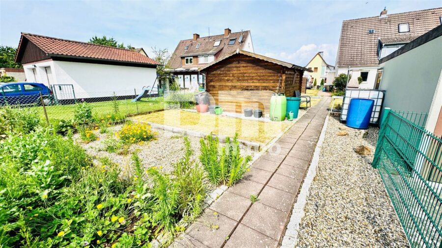 Modernisierte Doppelhaushälfte mit großem Grundstück und vielen Extras - Separater Zugang zum Grundstück / Gartenbereich